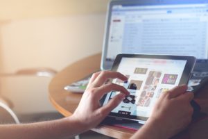 Online Geld Verdienen mit digitalen Ratgebern